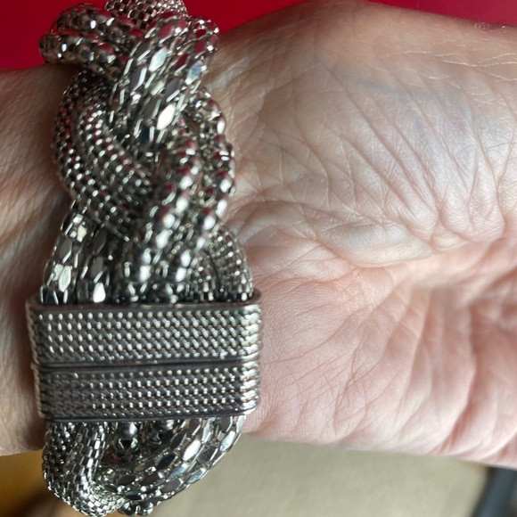 Unique Silver Braided Magnetic Bracelet up to 8 1/2 almost - Picture 3 of 5